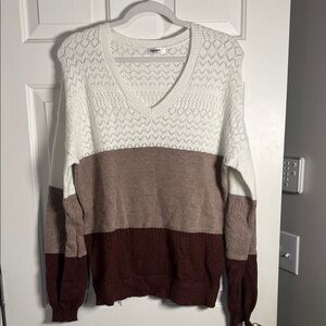Zeagoo V-Neck Sweater in White, Tan, and Brown